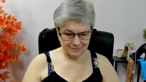 Snapshot of iris_xdesire chatting on September 15, 2025, 6:24 am I R I S online show from September 15, 2025, 6:24 am