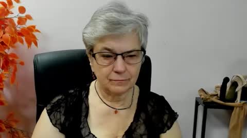 Snapshot of iris_xdesire chatting on September 29, 2025, 6:18 am I R I S online show from September 29, 2025, 6:18 am