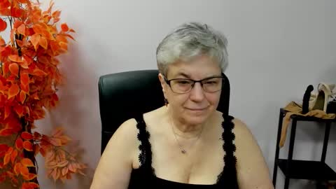 Snapshot of iris_xdesire chatting on October 15, 2025, 7:08 am I R I S online show from October 15, 2025, 7:08 am