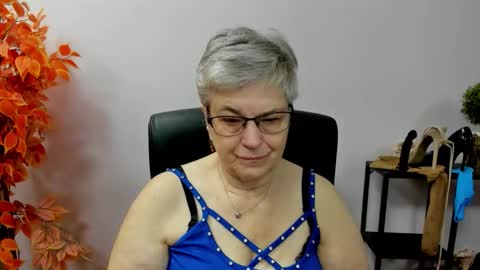 Snapshot of iris_xdesire chatting on October 21, 2025, 6:14 am I R I S online show from October 21, 2025, 6:14 am