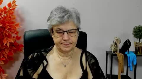 Snapshot of iris_xdesire chatting on November 24, 2025, 7:19 am I R I S online show from November 24, 2025, 7:19 am