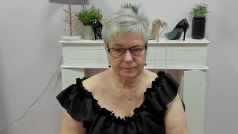 Snapshot of iris_xdesire chatting on December 2, 2025, 7:25 am I R I S online show from December 2, 2025, 7:25 am