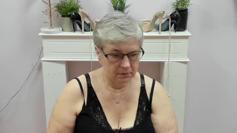 Snapshot of iris_xdesire chatting on December 15, 2025, 7:12 am I R I S online show from December 15, 2025, 7:12 am