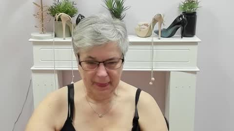 Snapshot of iris_xdesire chatting on December 22, 2025, 7:16 am I R I S online show from December 22, 2025, 7:16 am