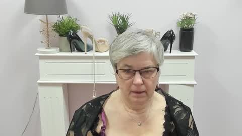 Snapshot of iris_xdesire chatting on January 12, 2026, 7:02 am I R I S online show from January 12, 2026, 7:02 am