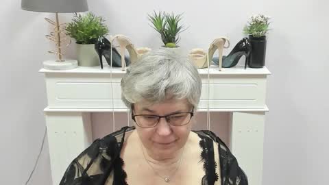 Snapshot of iris_xdesire chatting on February 17, 2026, 7:16 am I R I S online show from February 17, 2026, 7:16 am