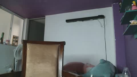 Snapshot of irisbell_ chatting on January 17, 2025, 5:51 pm Camilla online show from January 17, 2025, 5:51 pm