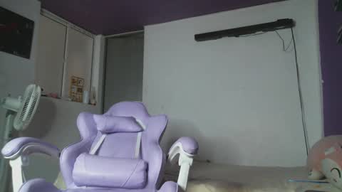 Snapshot of irisbell_ chatting on February 23, 2025, 3:40 pm Camilla online show from February 23, 2025, 3:40 pm