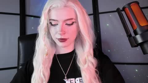 Miss Iris Fansly Miss Iris new inst.  online show from January 25, 2025, 5:40 pm