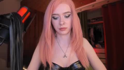 Miss Iris Fansly Miss Iris new inst.  online show from November 27, 2025, 6:43 pm