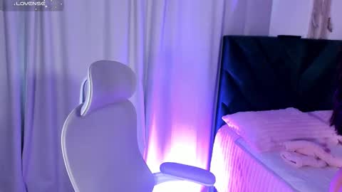 Iris Moira  online show from February 5, 2026, 12:21 pm