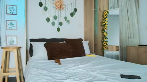 Iris Rosse online show from May 7, 2026, 3:01 am