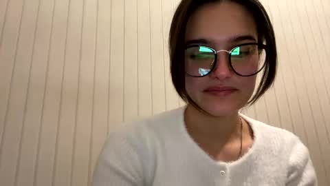 irisss31 online show from December 3, 2024, 7:11 pm