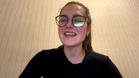 irisss31 online show from January 16, 2025, 7:31 pm