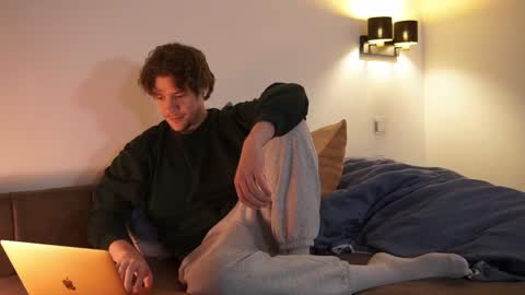 Sam online show from November 24, 2025, 10:53 pm