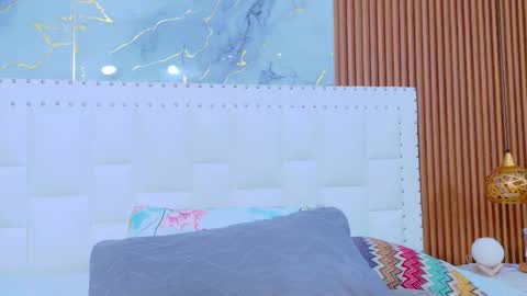 Sandy  online show from November 17, 2025, 12:33 pm