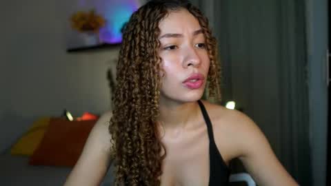 isa_____ online show from November 8, 2025, 11:25 pm