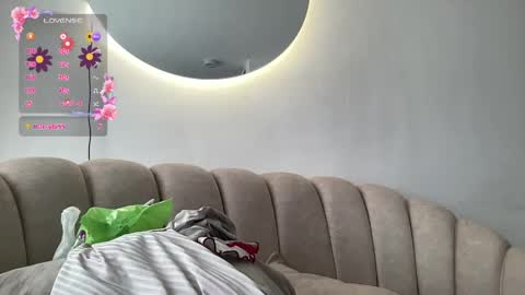 Isabella online show from May 6, 2026, 4:12 pm
