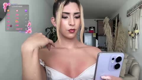 Isabella online show from May 20, 2026, 7:53 pm