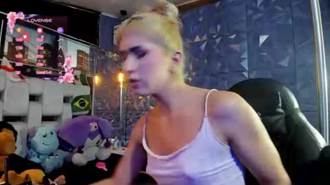 Snapshot of isa__fox_1 chatting on July 8, 2026, 1:04 pm Isabella online show from July 8, 2026, 1:04 pm