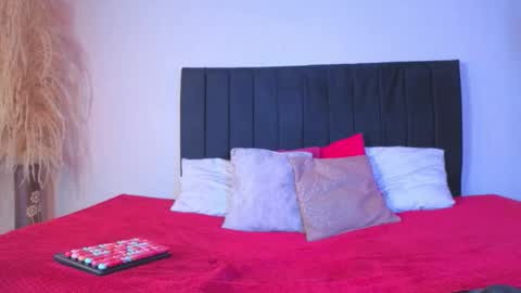 Isa and Natasha online show from September 10, 2025, 11:43 am