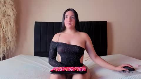 Isa and Natasha online show from December 2, 2025, 1:17 pm