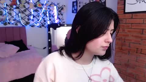 isabela online show from September 9, 2025, 3:17 am