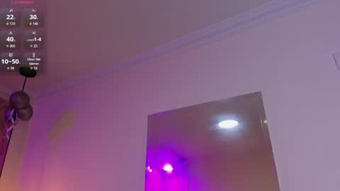 Snapshot of isa_doux chatting on May 2, 2026, 2:27 am Isa online show from May 2, 2026, 2:27 am
