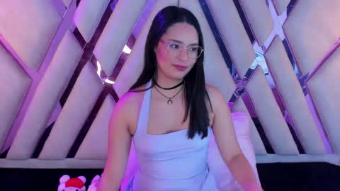 Snapshot of isa_doux chatting on May 3, 2026, 2:06 am Isa online show from May 3, 2026, 2:06 am