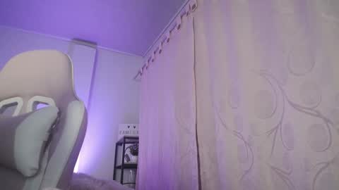 Isabella  online show from December 18, 2025, 9:59 am