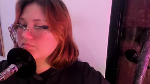 Snapshot of isa_grey_ chatting on September 28, 2025, 9:14 am Isa online show from September 28, 2025, 9:14 am