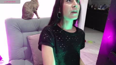 Isabella Hall online show from February 19, 2026, 2:40 am