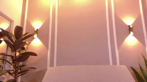 Isabella online show from April 6, 2026, 12:17 pm