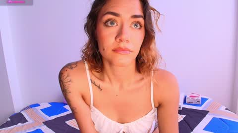 Isabella Laurentt  online show from January 22, 2025, 2:24 pm