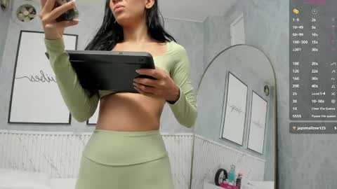 Snapshot of isa_little4u chatting on May 13, 2026, 10:01 am online show from May 13, 2026, 10:01 am