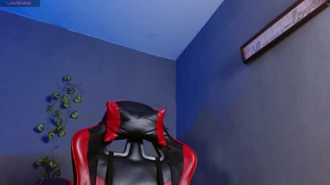 isa_salvatore online show from April 20, 2026, 5:37 pm