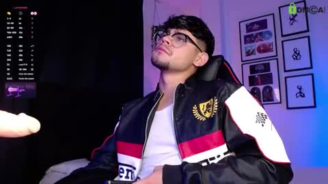 Isaac Saenz. online show from December 4, 2025, 11:24 pm