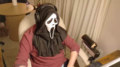 Snapshot of isaac_sheffield chatting on May 19, 2026, 8:42 am isaac online show from May 19, 2026, 8:42 am