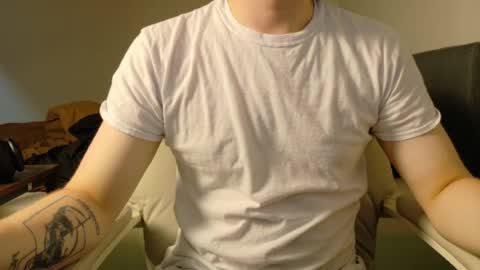 Snapshot of isaac_sheffield chatting on July 8, 2026, 7:35 am isaac online show from July 8, 2026, 7:35 am