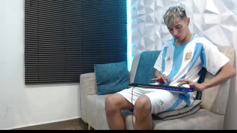 Isaac tan online show from September 20, 2025, 4:13 am