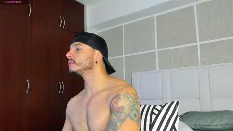 Snapshot of isaacs11 chatting on July 12, 2026, 1:02 pm Isaac Surez online show from July 12, 2026, 1:02 pm