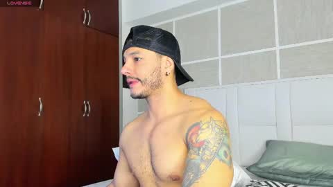 Snapshot of isaacs11 chatting on July 13, 2026, 12:52 pm Isaac Surez online show from July 13, 2026, 12:52 pm