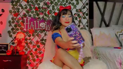 Snapshot of isabel_jamess chatting on October 30, 2025, 8:53 pm Isa online show from October 30, 2025, 8:53 pm