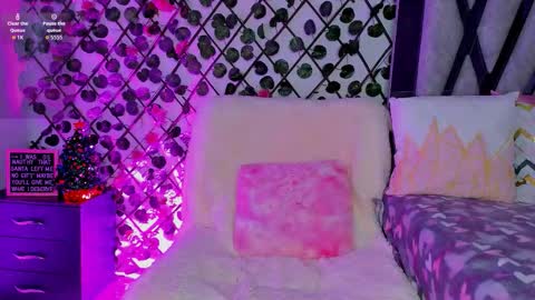 Snapshot of isabel_jamess chatting on December 17, 2025, 10:27 pm Isa online show from December 17, 2025, 10:27 pm