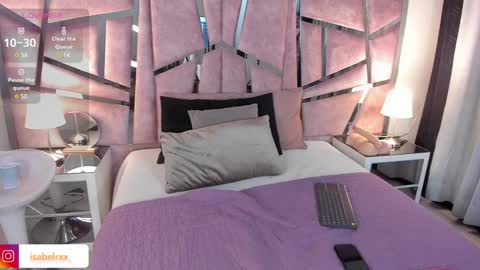 Snapshot of isabel_roux chatting on January 12, 2025, 11:36 pm Isabel online show from January 12, 2025, 11:36 pm