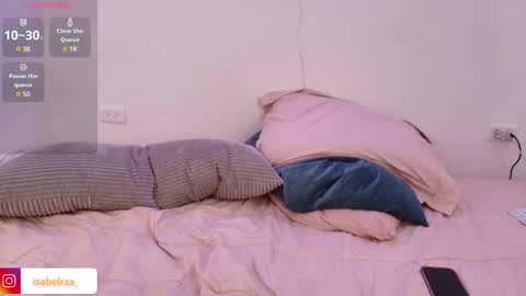 Snapshot of isabel_roux chatting on March 12, 2025, 4:19 am Isabel online show from March 12, 2025, 4:19 am