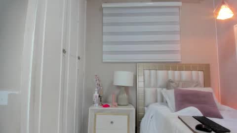 Snapshot of isabela__x chatting on March 9, 2026, 11:36 am isabela__x online show from March 9, 2026, 11:36 am