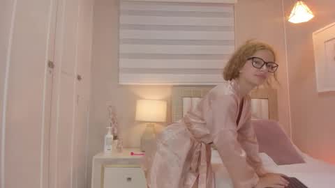 isabela__x online show from March 27, 2026, 11:32 am