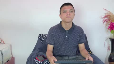 Isabella online show from April 19, 2026, 2:33 am