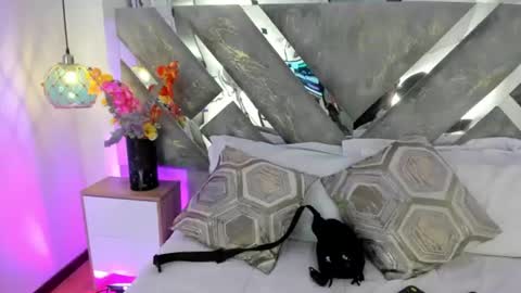 Snapshot of isabela_parkerr chatting on July 14, 2026, 12:44 pm Mommy Isa online show from July 14, 2026, 12:44 pm